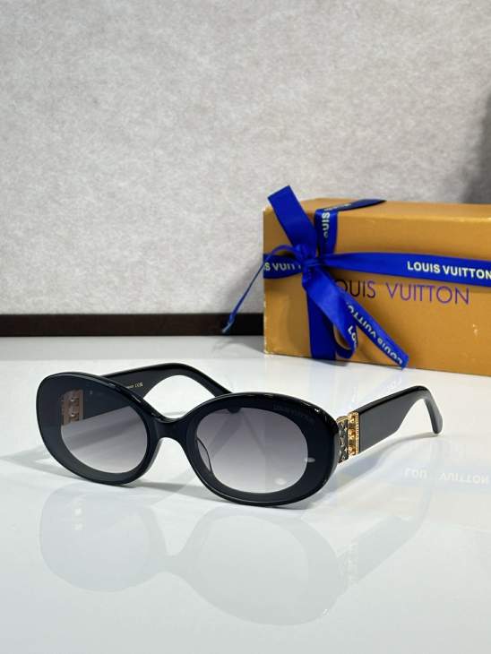 Picture of Louis Vuitton Sunglasses _SKUfw76440084fw